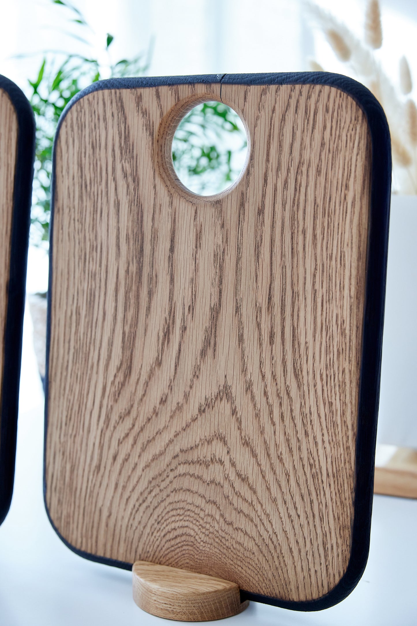 Oak cutting and serving board "Shadow and Light"