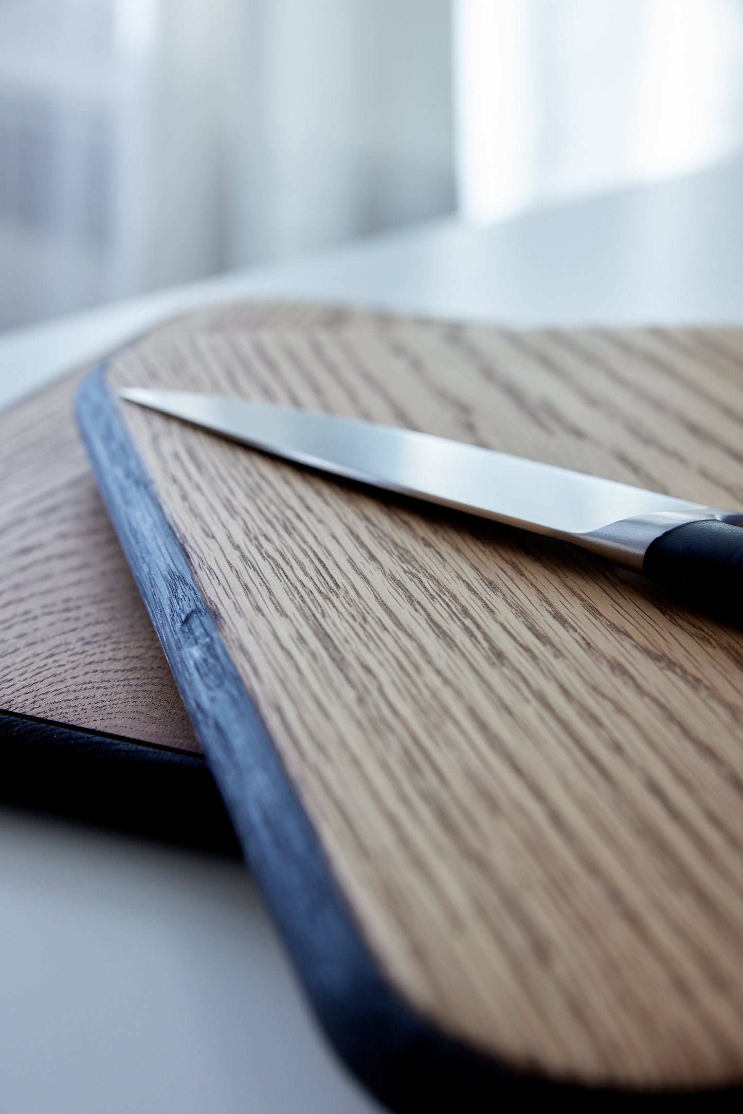 Oak cutting and serving board "Shadow and Light"